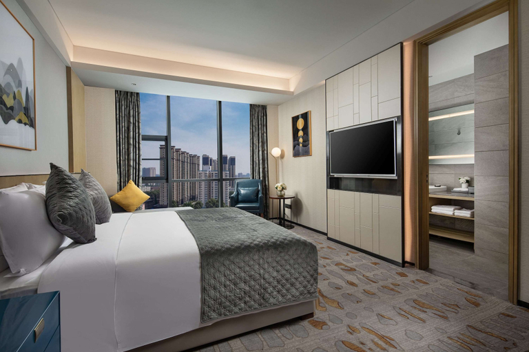 Bedroom 3, Ramada by Wyndham Luoyang Downtown, Luoyang
