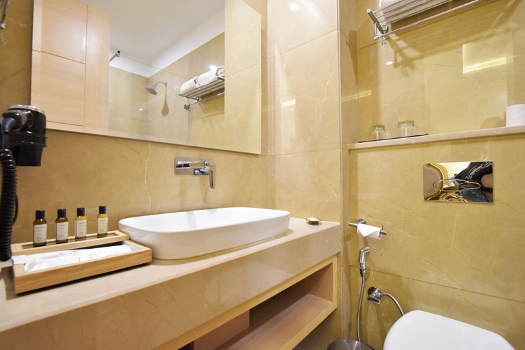 Bathroom 4, SureStay Hotel by Best Western Heritage Walk, Amritsar