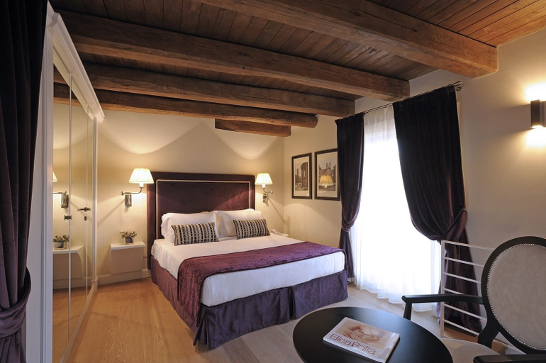 Bedroom 3, Trevi Palace Luxury Inn, Rome