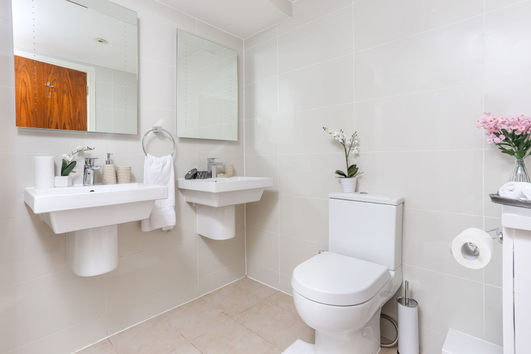 Bathroom 4, Park Lane Apartments - Clarges St, London