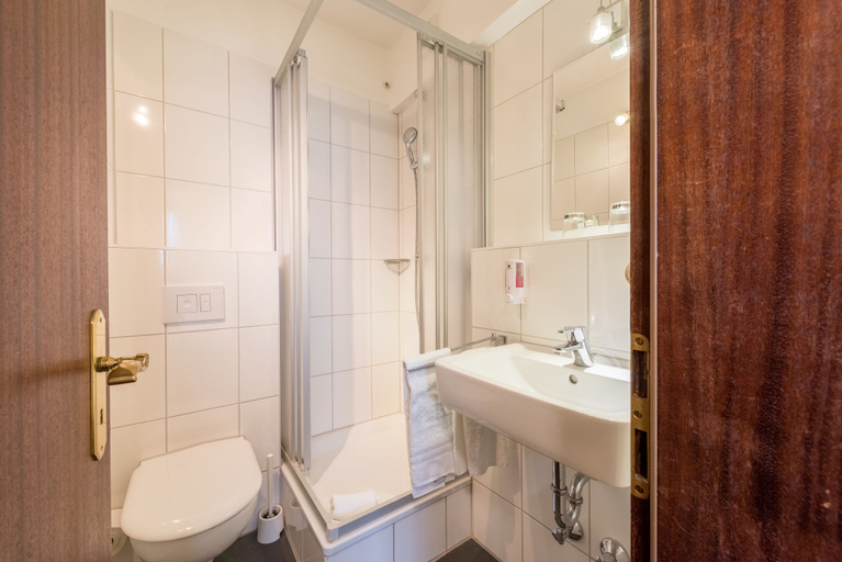 Bathroom 4, Windsor Hotel, Köln