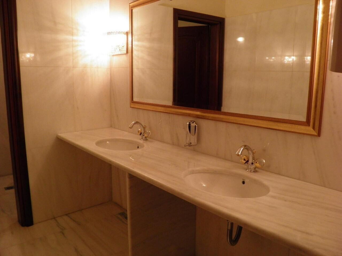 Bathroom 4, Hotel Meletiou, Central Greece