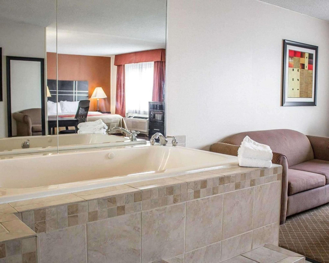 Bathroom 4, Norwood Inn Columbus, Franklin