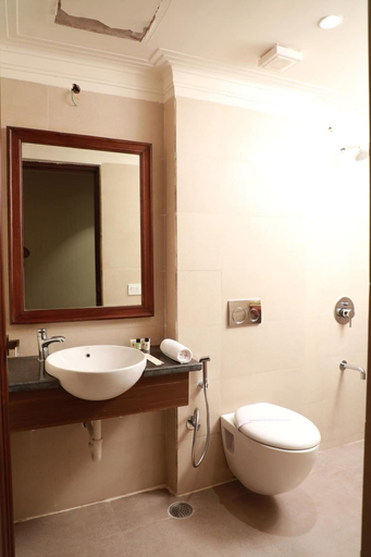 Bathroom 4, Hotel Golden Tower, Amritsar