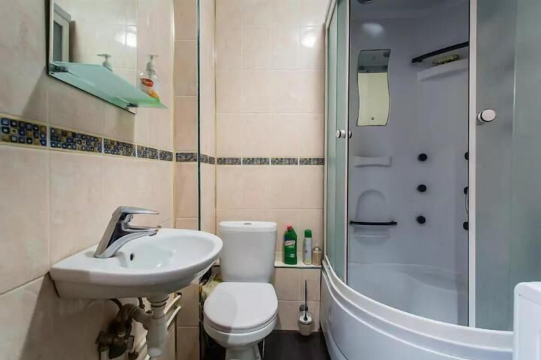 Bathroom 2, Apartment on Nizhegorodskaya 63, Central