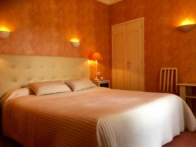 Bedroom 2, Hotel Henri IV, Hautes-Pyrénées