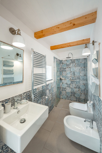 Bathroom 5, Calacala rooms, restaurant & farm experience, Napoli
