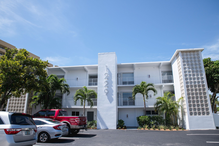 Exterior & Views, 1229 Apartments at Beachcomber Resort, Broward
