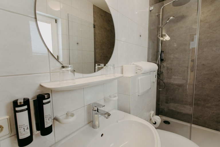 Bathroom 5, Hotel Linde Durbach, Ortenaukreis