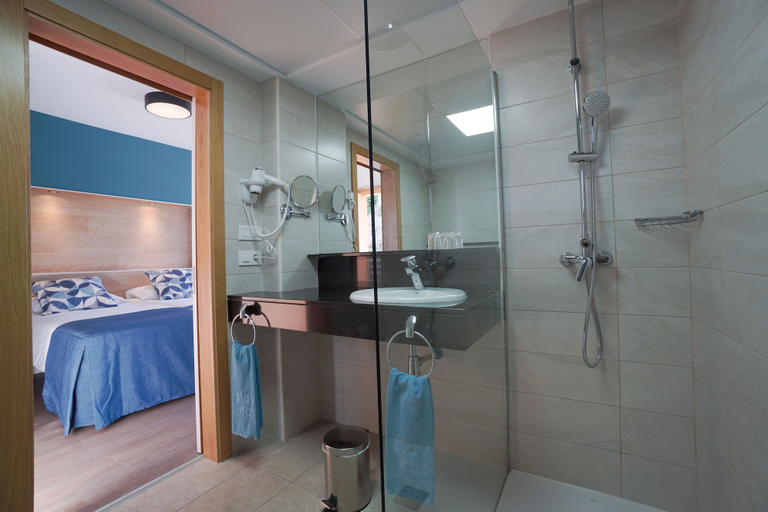 Bathroom 5, Playitas Hotel - Sports Resort, Las Palmas
