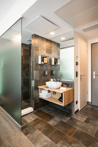 Bathroom 4, ARCOTEL HafenCity Dresden, Dresden