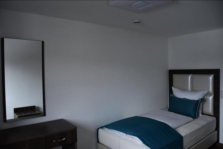 Bedroom 3, Myrsini Hotel, Tübingen
