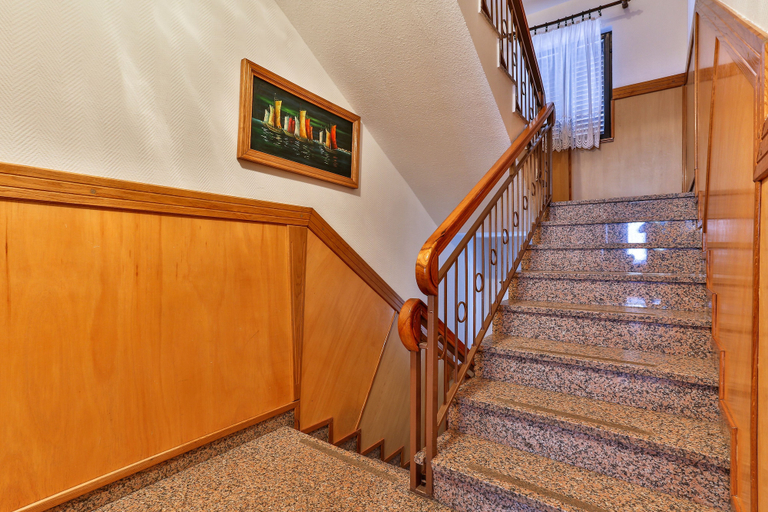 Others 5, Villa Dvor Kornic