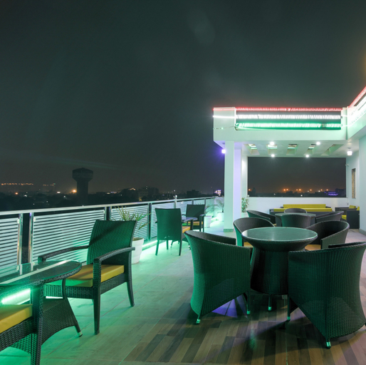 Food & Drinks 5, Twin Towers, Gautam Buddha Nagar