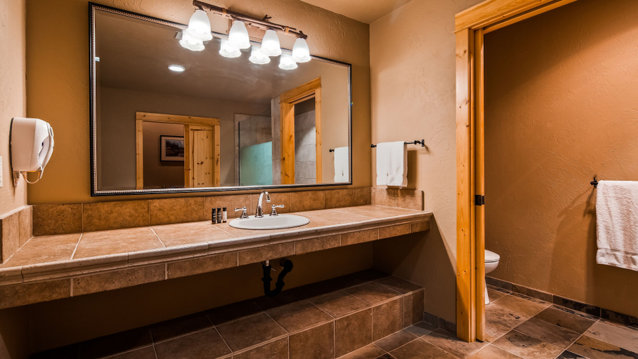 Bathroom 4, Best Western Ponderosa Lodge, Deschutes