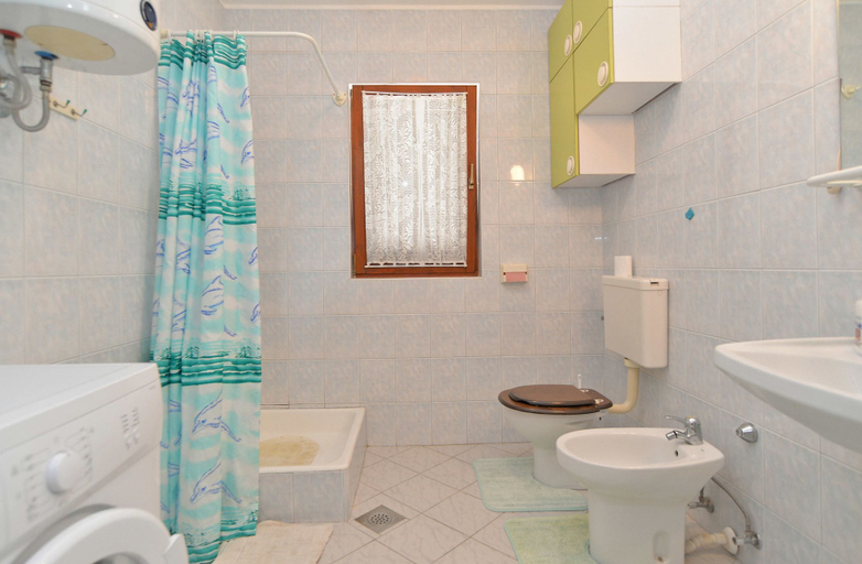 Bathroom, Apartment 1725, Vodnjan