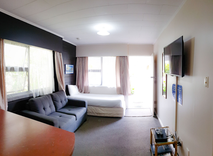 Others 4, Casa Bella Motel, Far North