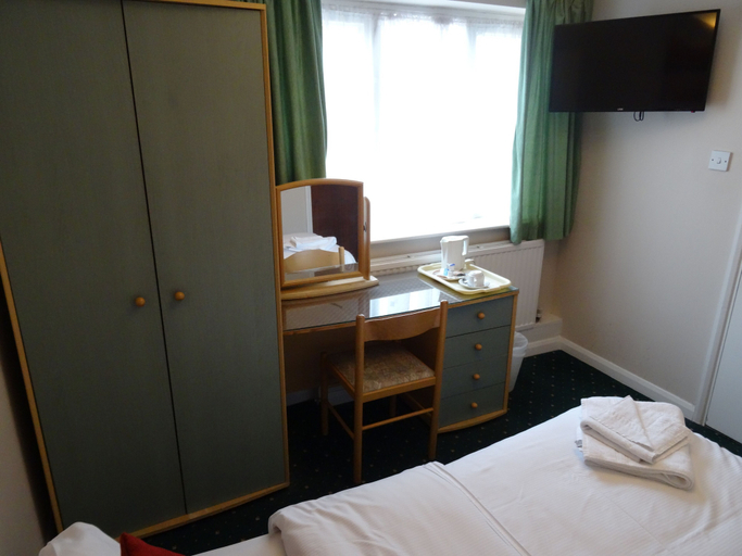 Bedroom 3, AJ Lodge, Slough