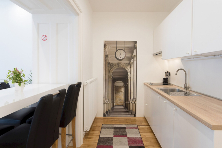 Others 5, Spacious and Modern Central Triplex- Free Parking!, Zagreb