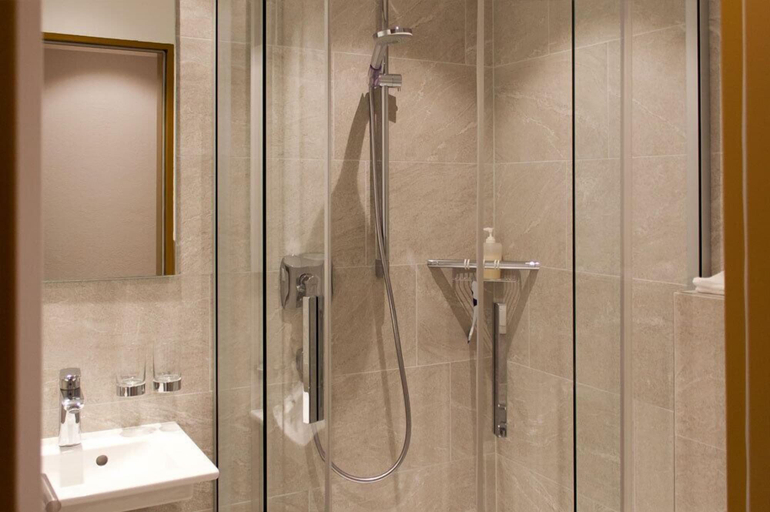 Bathroom 5, Hotel Parnass, Visp