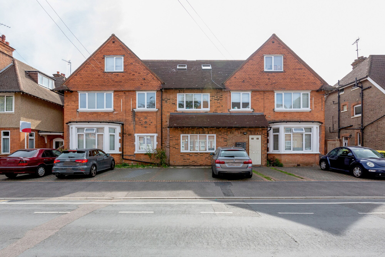 Exterior & Views, Manor Lodge Apartments, Hertfordshire