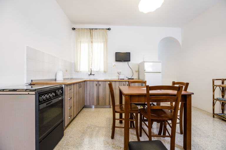 Others 5, Dolphin Court Gozo