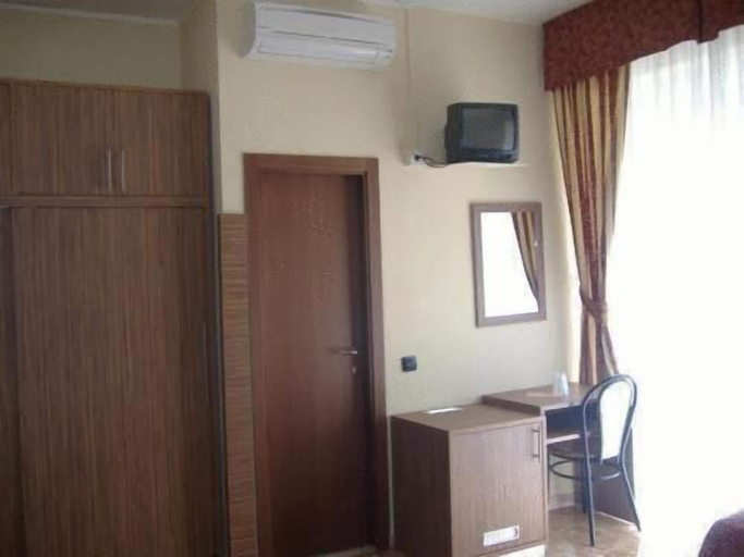 Bedroom 3, Hotel York, Milano