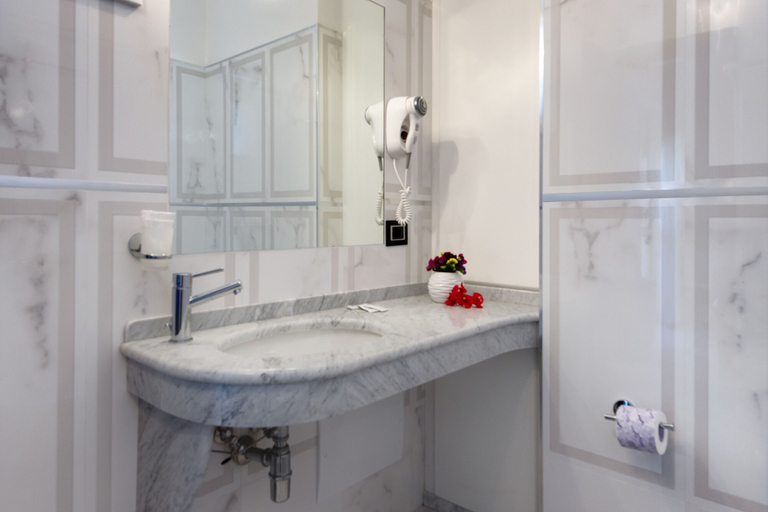 Bathroom 4, Hotel Luna Lido, Lecce