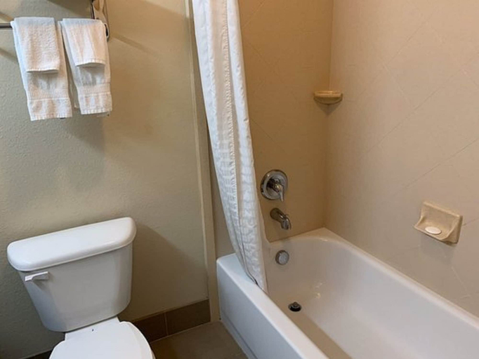 Bathroom 4, Comfort Inn & Suites Fort Walton Beach - Destin West, Okaloosa