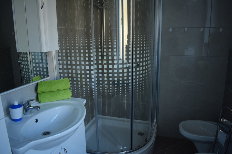 Bathroom 4, Optimist Makarska Town Center, Makarska