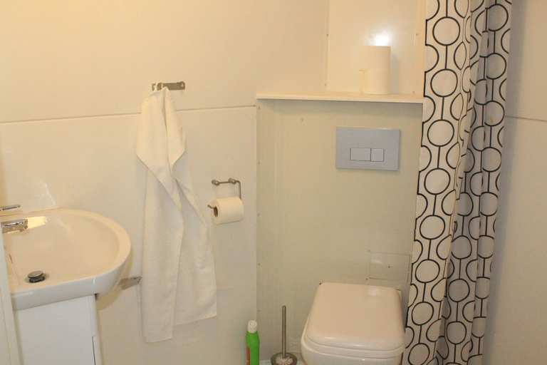Bathroom 3, Motel Poppelvej, Herning