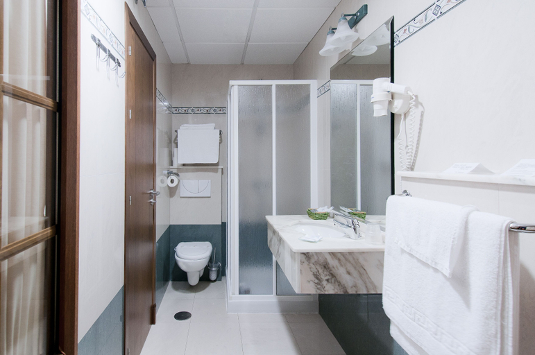 Bathroom 4, Hotel Restaurante Blanco y Verde, Cádiz