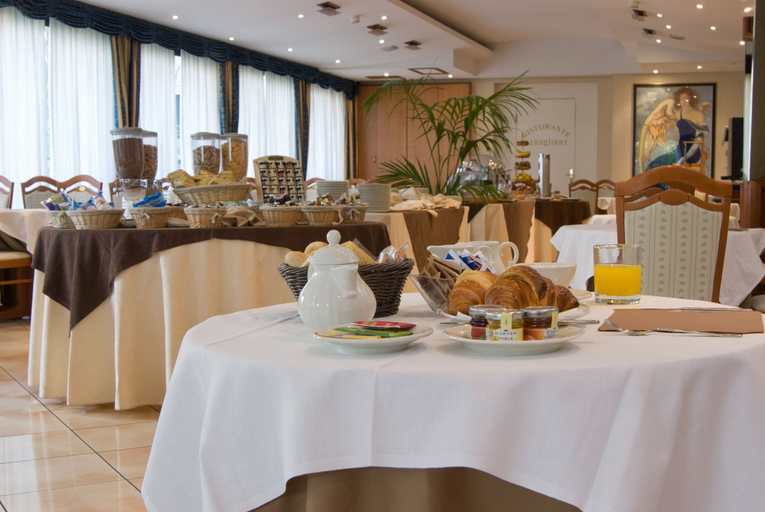 Food & Drinks 5, JR Hotels Bologna Amadeus, Bologna