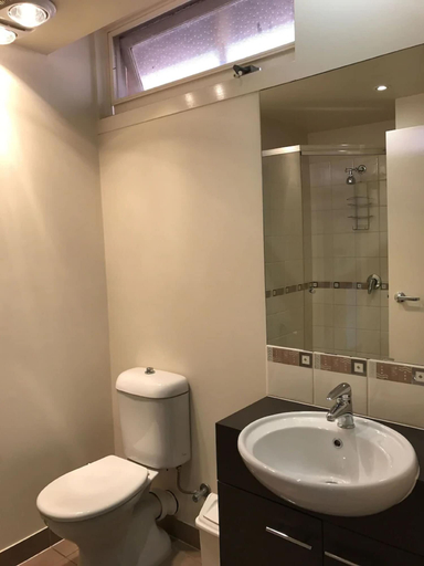 Bathroom 4, Mansfield Motel, Mansfield