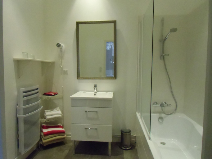 Bathroom 5, Hotel de la Providence, Puy-de-Dôme