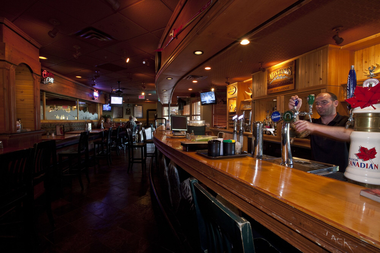 Food & Drinks 3, Polaris Lodge, East Kootenay