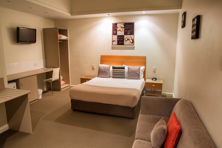 Bedroom 3, Burkes Hotel Motel, Moira - East