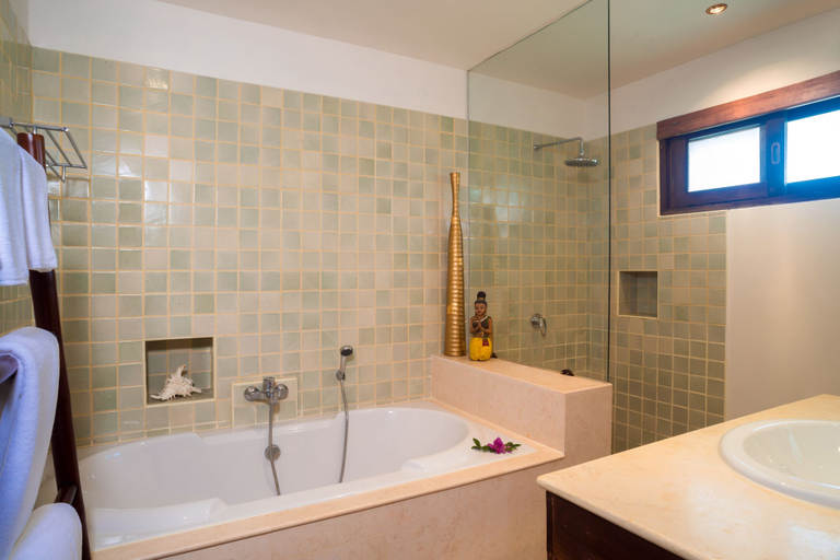 Bathroom, Baan Banburee, Ko Samui