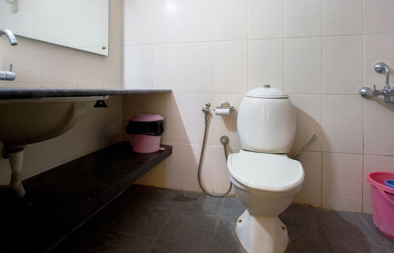 Bathroom 3, Urban Stay, Bangalore