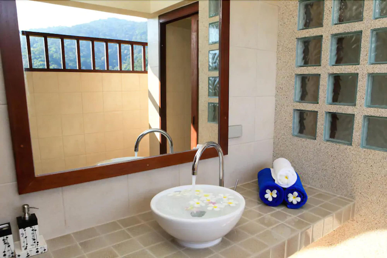 Bathroom 5, Baan KanTiang See Villas (2 bedroom villas), Ko Lanta