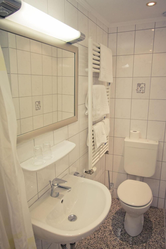Bathroom 5, Hotel Weinhaus Weis, Trier-Saarburg