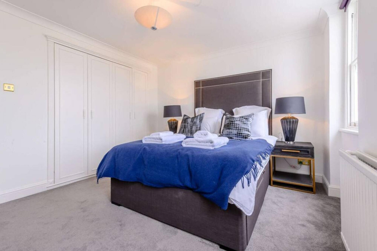 Bedroom 3, Spacious 3 Bedroom Flat in Kensington, London