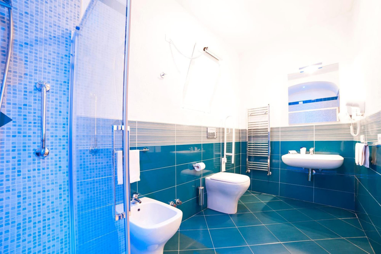 Bathroom 5, Park Hotel Terme Mediterraneo, Napoli