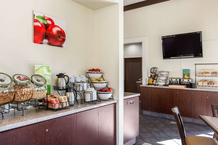 Food & Drinks 5, Quality Inn Palm Springs, Riverside