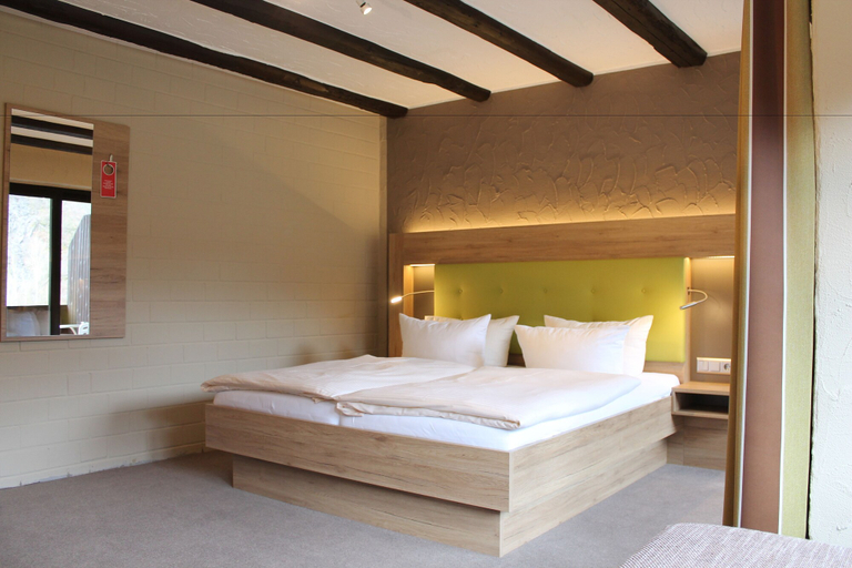 Bedroom 3, Hotel Sewenig, Cochem-Zell