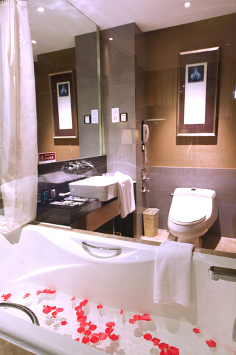 Bathroom 3, Ramada by Wyndham Xian Bell Tower, Xi'an