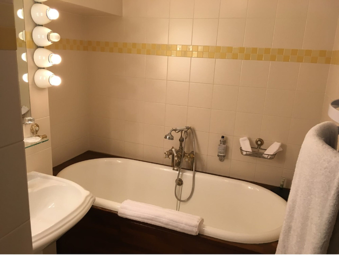 Bathroom 5, Château de la Caze, Lozère