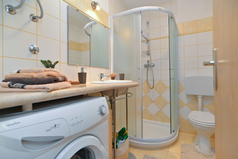 Bathroom 3, Apartment 258, Pula