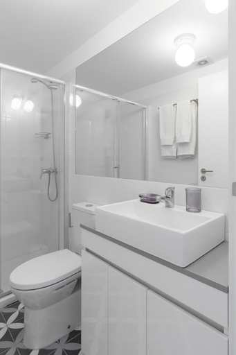 Bathroom 3, Porto Belomonte Studios, Porto