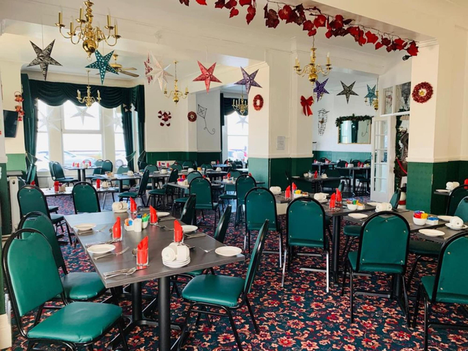 Food & Drinks 3, Four Oaks Hotel, Conwy